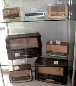 Radios aus mehreren Jahrzehnten